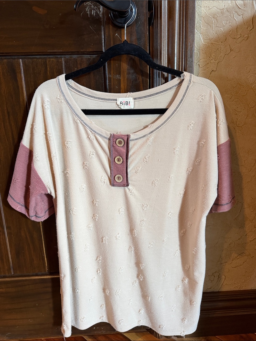 BIBI Women's Cream Short-Sleeve Top with Mauve Accents